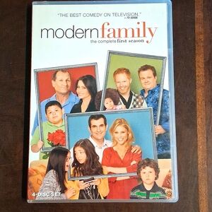 Modern Family Season One Four Disc DVD Set